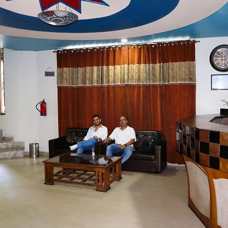 Hotel River Bank Mandi Luaran gambar