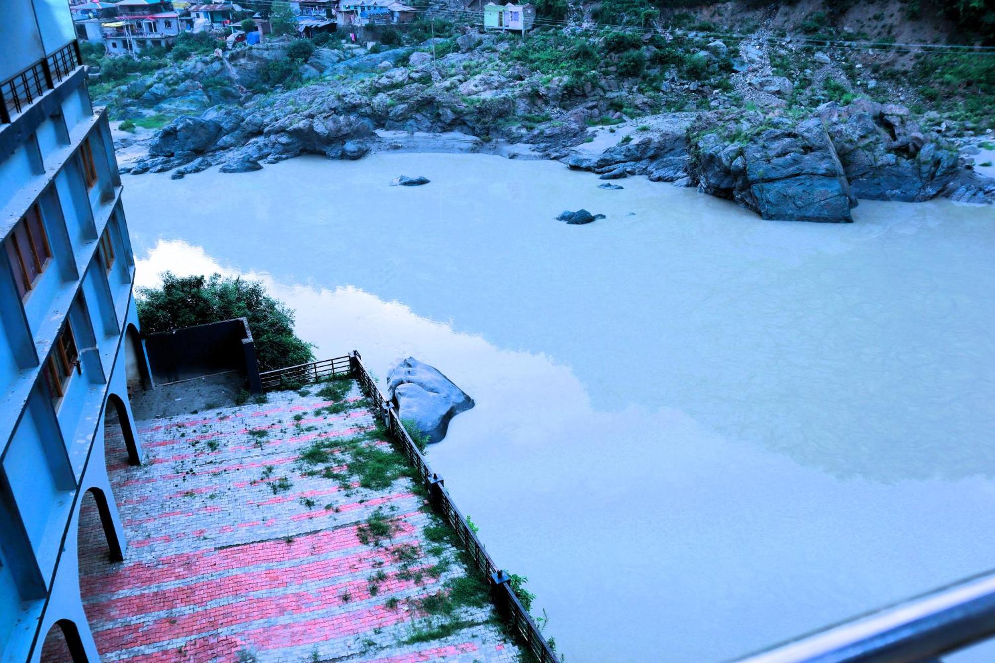 Hotel River Bank Mandi Luaran gambar