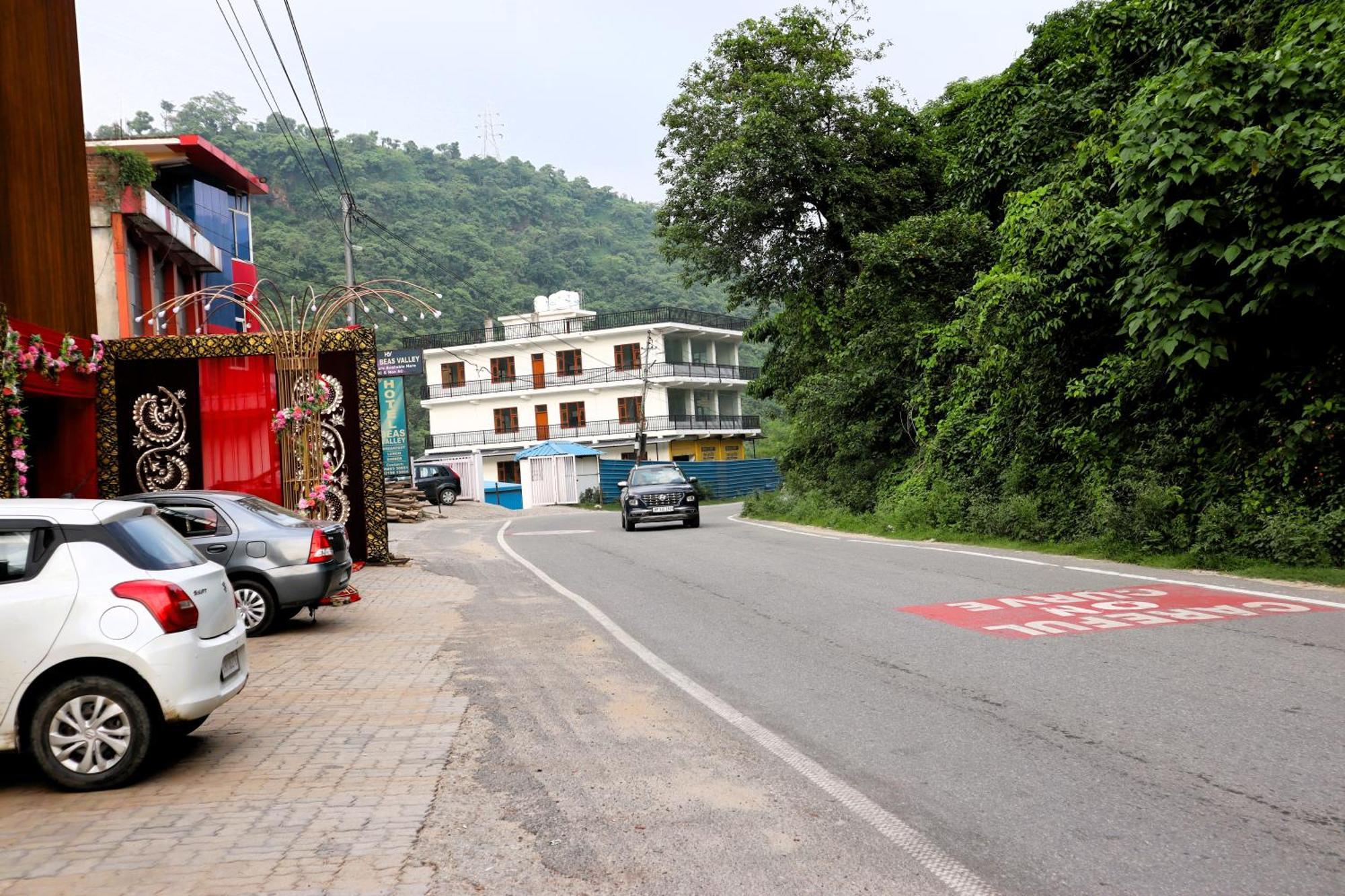 Hotel River Bank Mandi Luaran gambar